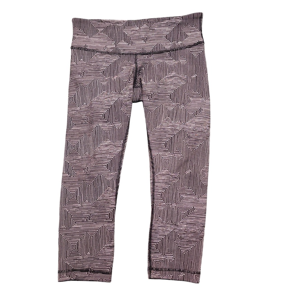 Lululemon Size 8 Wunder Under Crop Leggings Black White Geometric Maze Print - Picture 1 of 7
